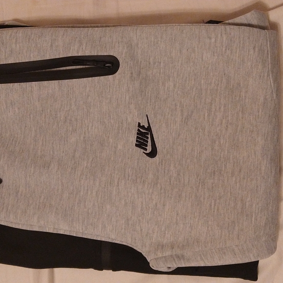 Nike jogger Suit - Picture 2 of 7